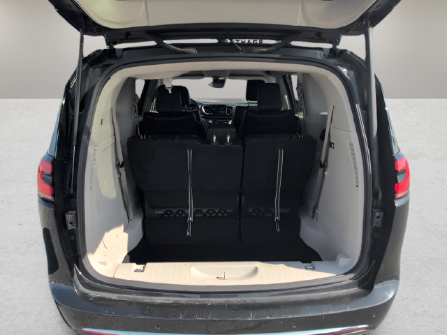 Used 2023 Chrysler Pacifica Touring-L FWD image 9