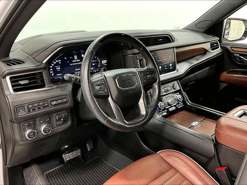 Used 2023 GMC Yukon XL Denali Ultimate AWD/4WD image 16
