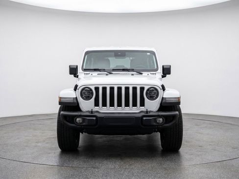 Used 2025 Jeep Wrangler Sahara image 2