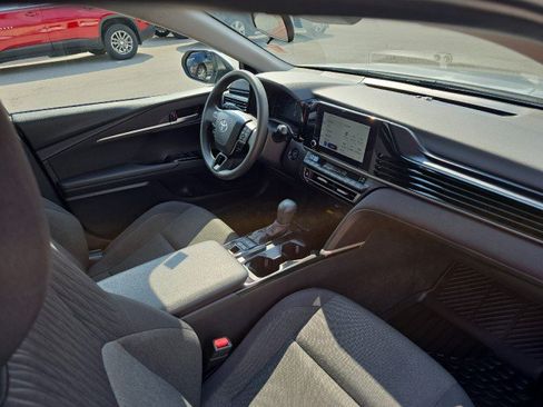 Used 2025 Toyota Camry LE FWD image 39