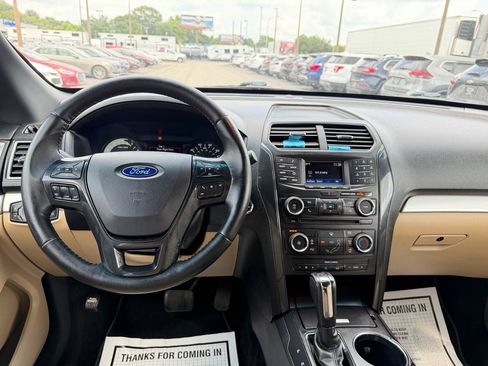 Used 2017 Ford Explorer XLT FWD image 18