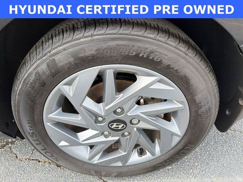 Used 2025 Hyundai Elantra Blue image 19