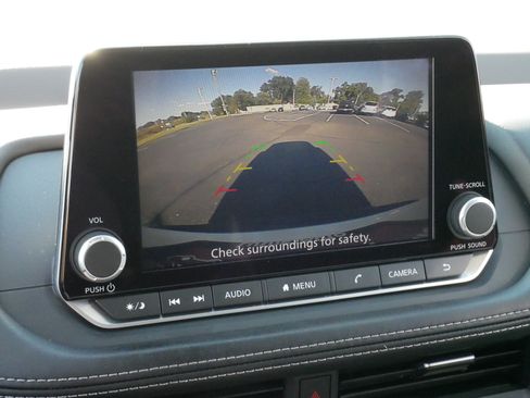 Used 2023 Nissan Rogue S AWD/4WD image 32