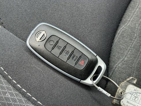 Used 2025 Nissan Pathfinder SV AWD/4WD image 18