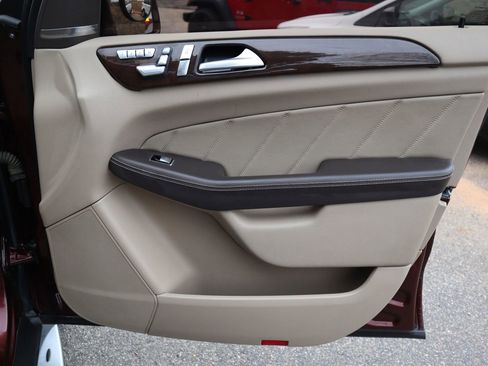 Used 2015 Mercedes-Benz GL 320 BlueTEC 4MATIC w/ Premium I Package image 21