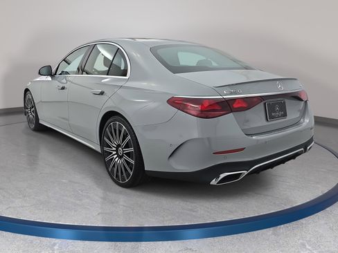 Used 2025 Mercedes-Benz E 350 4MATIC Sedan image 7