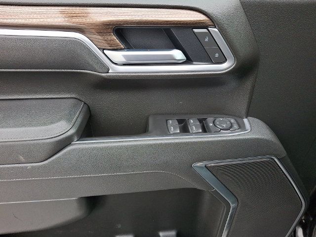 Used 2025 Chevrolet Silverado 1500 LT AWD/4WD image 12