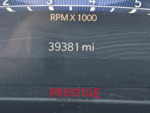 Used 2023 Jeep Grand Cherokee Altitude AWD/4WD image 16