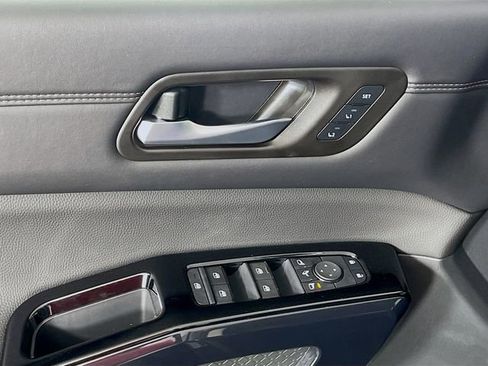 New 2026 Nissan Pathfinder Platinum image 17