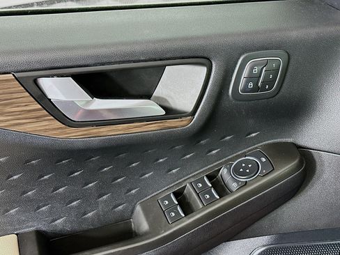 Used 2020 Ford Escape Titanium image 15