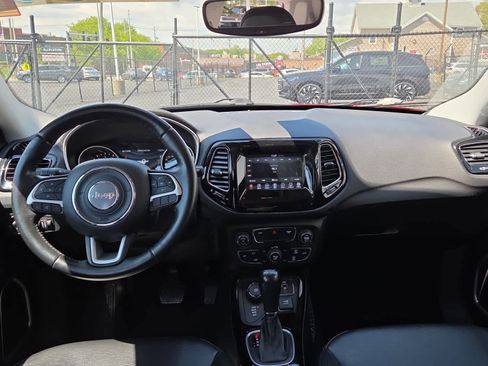 Used 2018 Jeep Compass Latitude w/ Popular Equipment Group AWD/4WD image 13