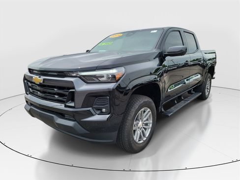 Used 2024 Chevrolet Colorado LT w/ LT Convenience Package III RWD image 2