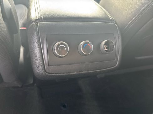 Used 2014 GMC Acadia SLE image 33