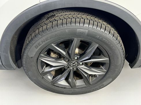 Used 2022 Volkswagen Tiguan SE image 30