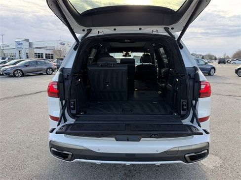 Used 2022 BMW X7 M50i w/ Cold Weather Package image 9