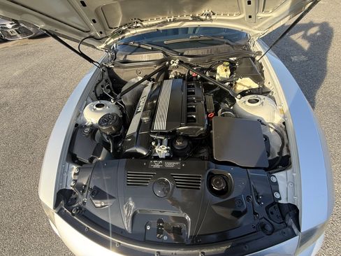 Used 2004 BMW Z4 2.5i RWD image 37