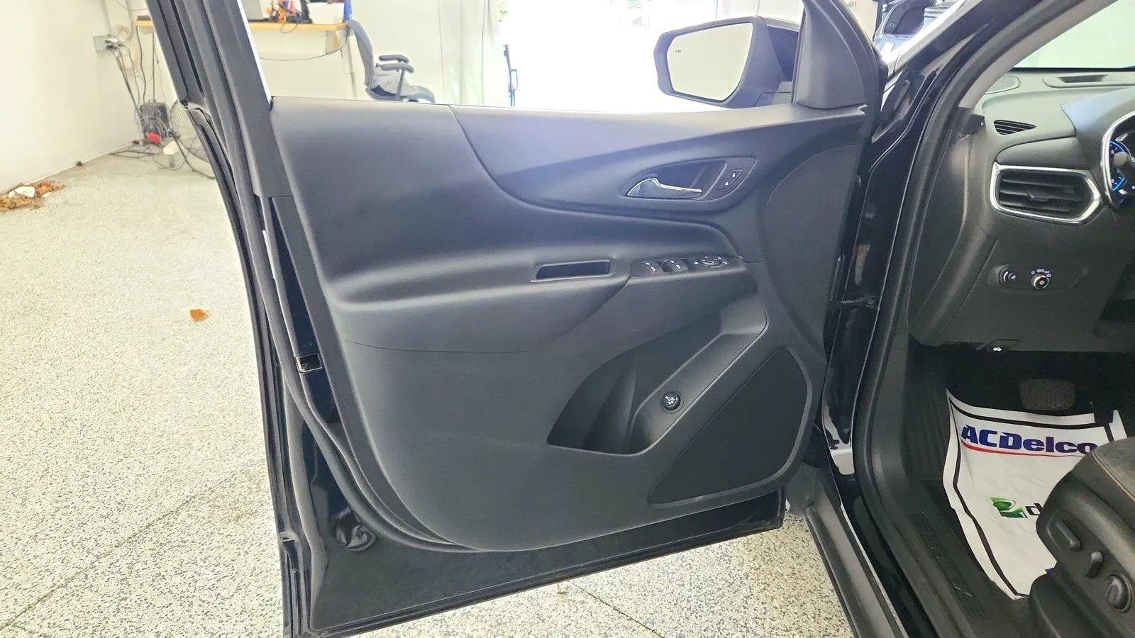 Used 2022 Chevrolet Equinox LT AWD/4WD image 24
