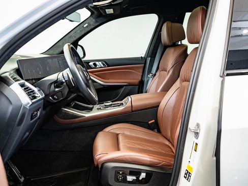 Used 2023 BMW X7 M60i w/ Executive Package image 22