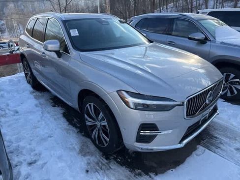 Used 2023 Volvo XC60 B5 Plus image 3