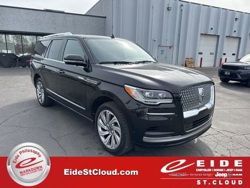 Used 2024 Lincoln Navigator Reserve image 1