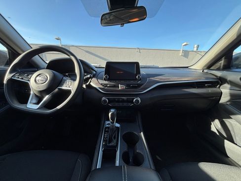 Used 2025 Nissan Altima 2.5 SV image 36