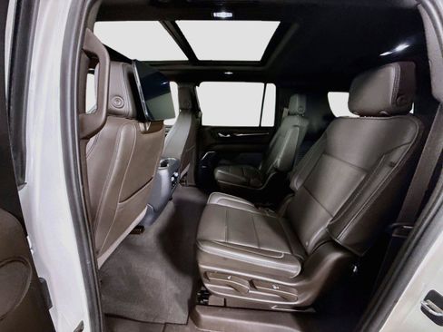 Used 2023 GMC Yukon XL Denali w/ Advanced Technology Package AWD/4WD image 19