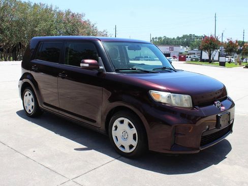 Used 2012 Scion xB FWD image 2