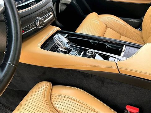 Certified 2023 Volvo XC90 B6 Ultimate w/ Protection Package Premier AWD/4WD image 20