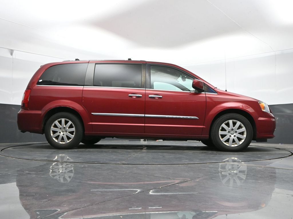 Used 2016 Chrysler Town & Country Touring w/ Driver Convenience Group FWD image 37