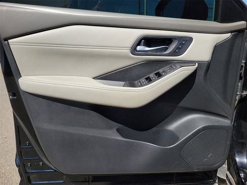 Used 2023 Nissan Rogue SL w/ SL Premium Package image 18