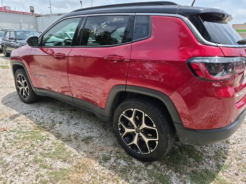 Used 2025 Jeep Compass Limited AWD/4WD image 2