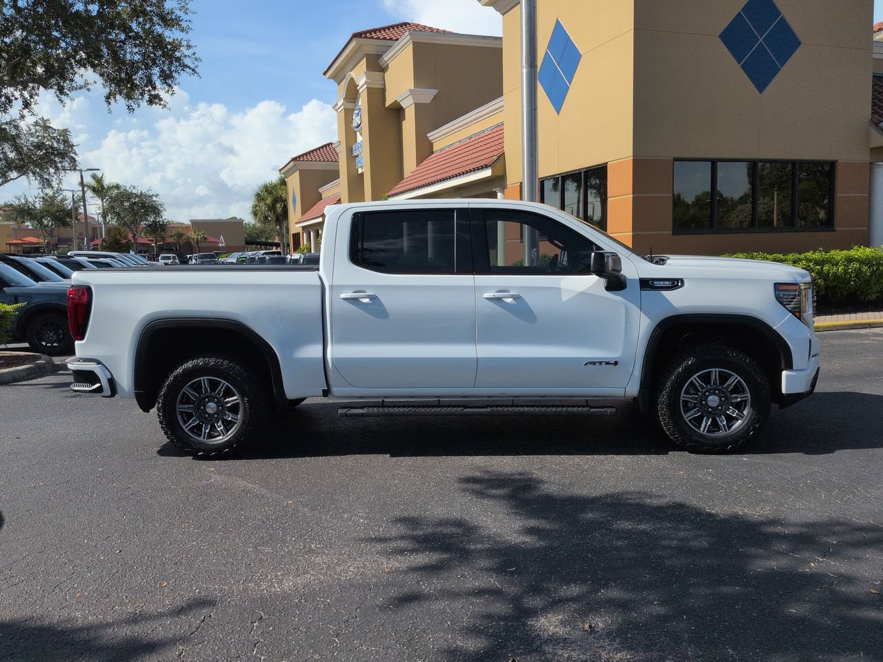 Used 2024 GMC Sierra 1500 AT4 w/ Technology Package AWD/4WD image 3