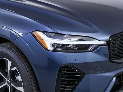 New 2026 Volvo XC60 T8 Core w/ Climate Package PRO image 35