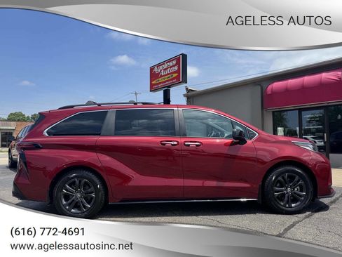 Used 2024 Toyota Sienna XSE AWD/4WD image 1