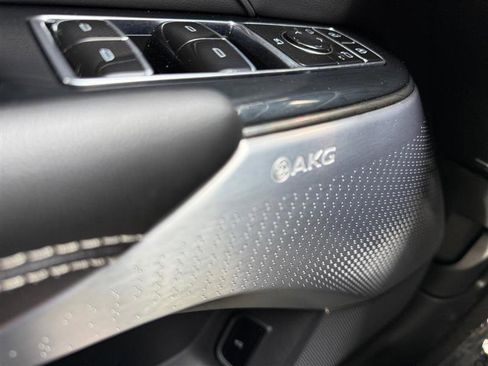 Used 2024 Cadillac Lyriq Sport image 34