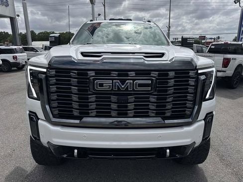 Used 2024 GMC Sierra 2500 Denali Ultimate image 2