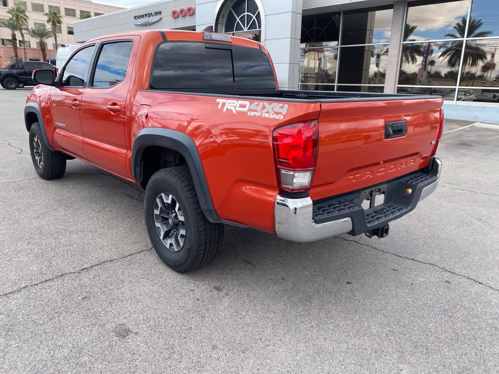 Used 2017 Toyota Tacoma TRD Off-Road w/ Tow Package (A/T) AWD/4WD image 8