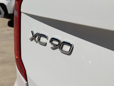 Used 2019 Volvo XC90 T6 Momentum image 10