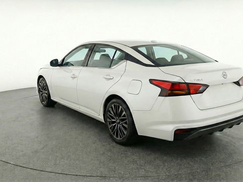 Used 2025 Nissan Altima 2.5 SV FWD image 6
