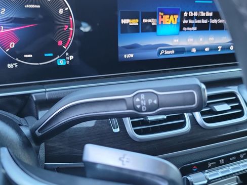 Used 2024 Mercedes-Benz GLE 350 4MATIC w/ 3rd Row Seat Package image 11