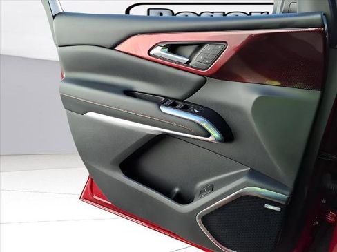 Used 2024 Chevrolet Traverse RS w/ LPO, Floor Liner Package image 19