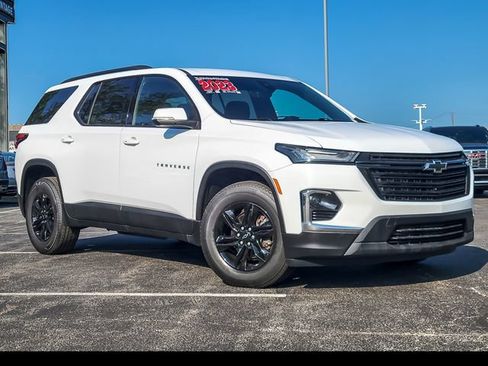 Certified 2023 Chevrolet Traverse LT FWD image 2