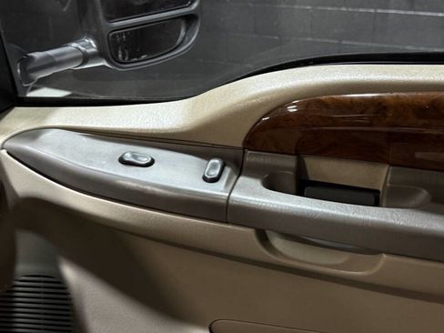 Used 2001 Ford Excursion Limited image 46