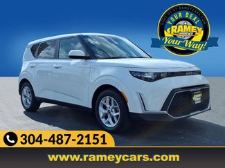 Used 2024 Kia Soul LX w/ Option Group 015 FWD video 1