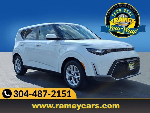 Used 2024 Kia Soul LX w/ Option Group 015 FWD image 1