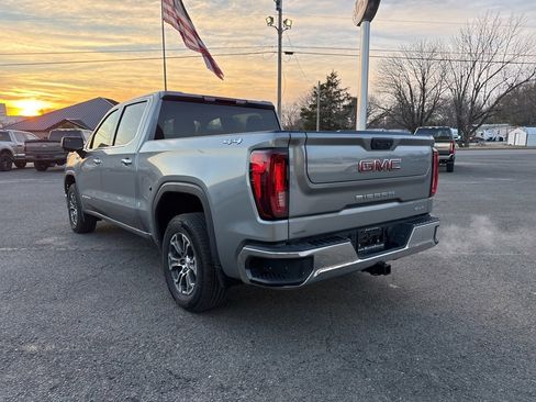 Used 2025 GMC Sierra 1500 SLT image 3