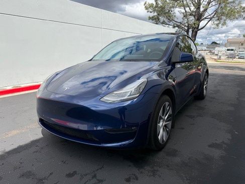 Used 2022 Tesla Model Y Long Range image 1