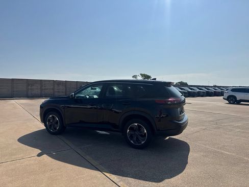 Certified 2025 Nissan Rogue SV FWD image 14