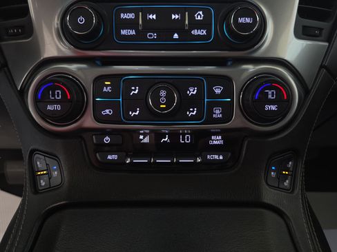 Used 2019 Chevrolet Suburban Premier AWD/4WD image 20