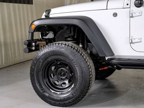 Used 2018 Jeep Wrangler Sport image 12